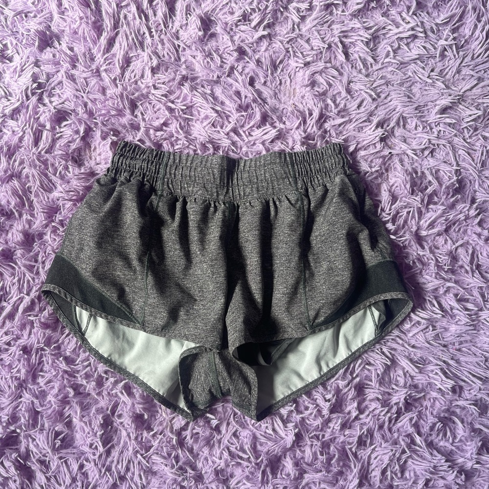 Lululemon 2.5 inch hotty hots